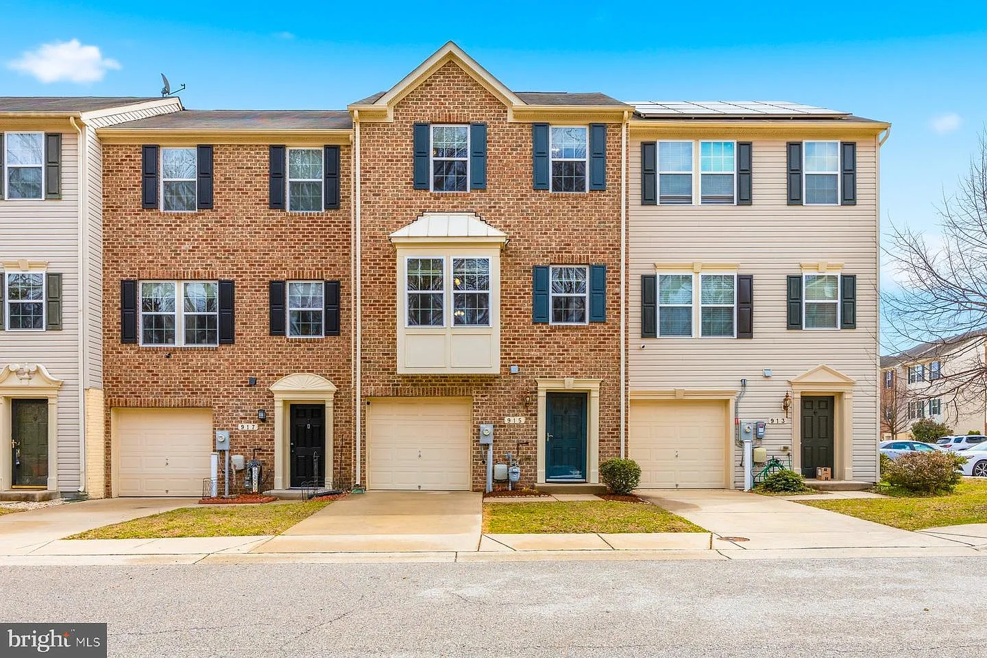 915 Hopkins Cor photo 1