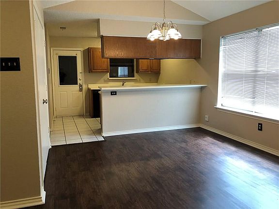 5th image of 307 Bryant Ln