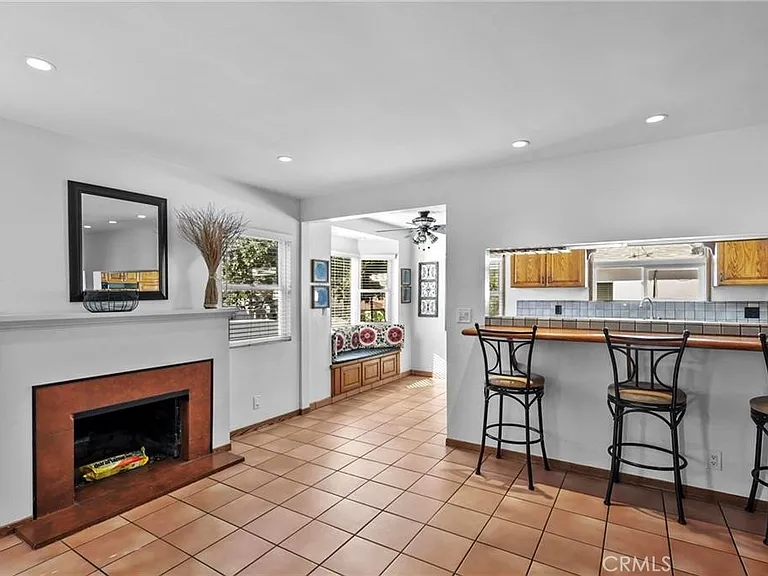 810 N Maria Ave — Photo 5