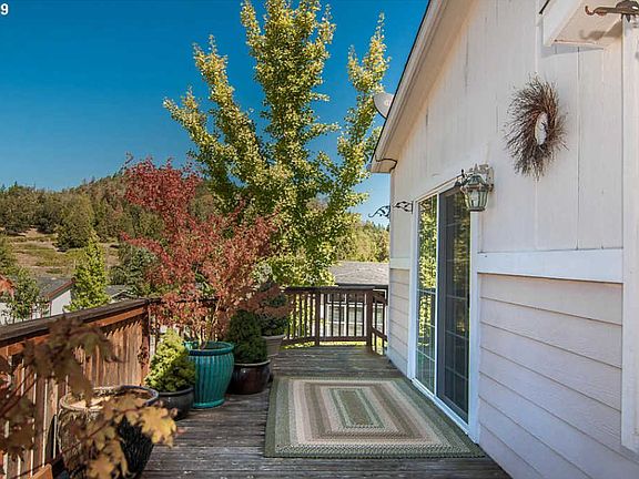 3rd image of 440 Knoll Terrace Dr