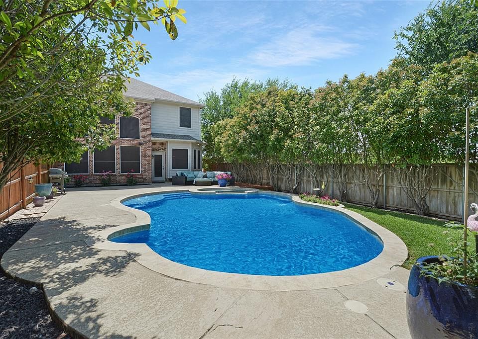 1st image of 401 Knoll Park Ct