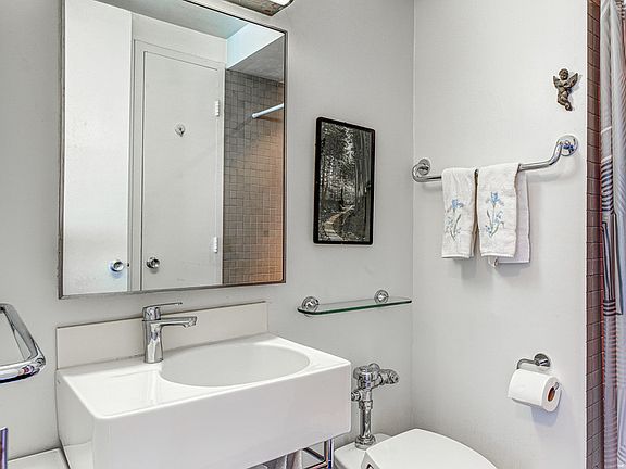 5th image of 900 N Lake Shore Dr #2207