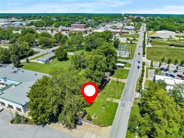 1006 S Main St #2, Bentonville, AR 72712