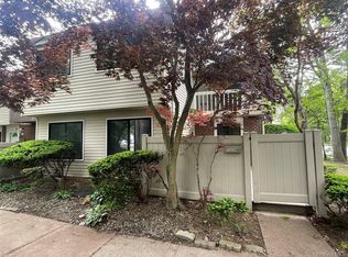 200 Springmeadow Dr UNIT M, Holbrook, NY 11741