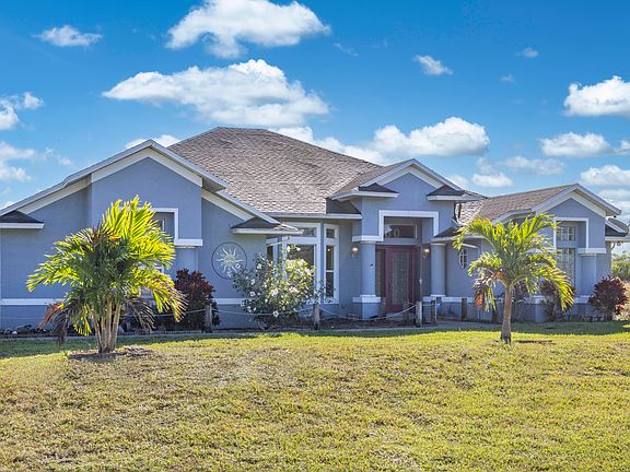 3rd image of 460 SW Rad Court