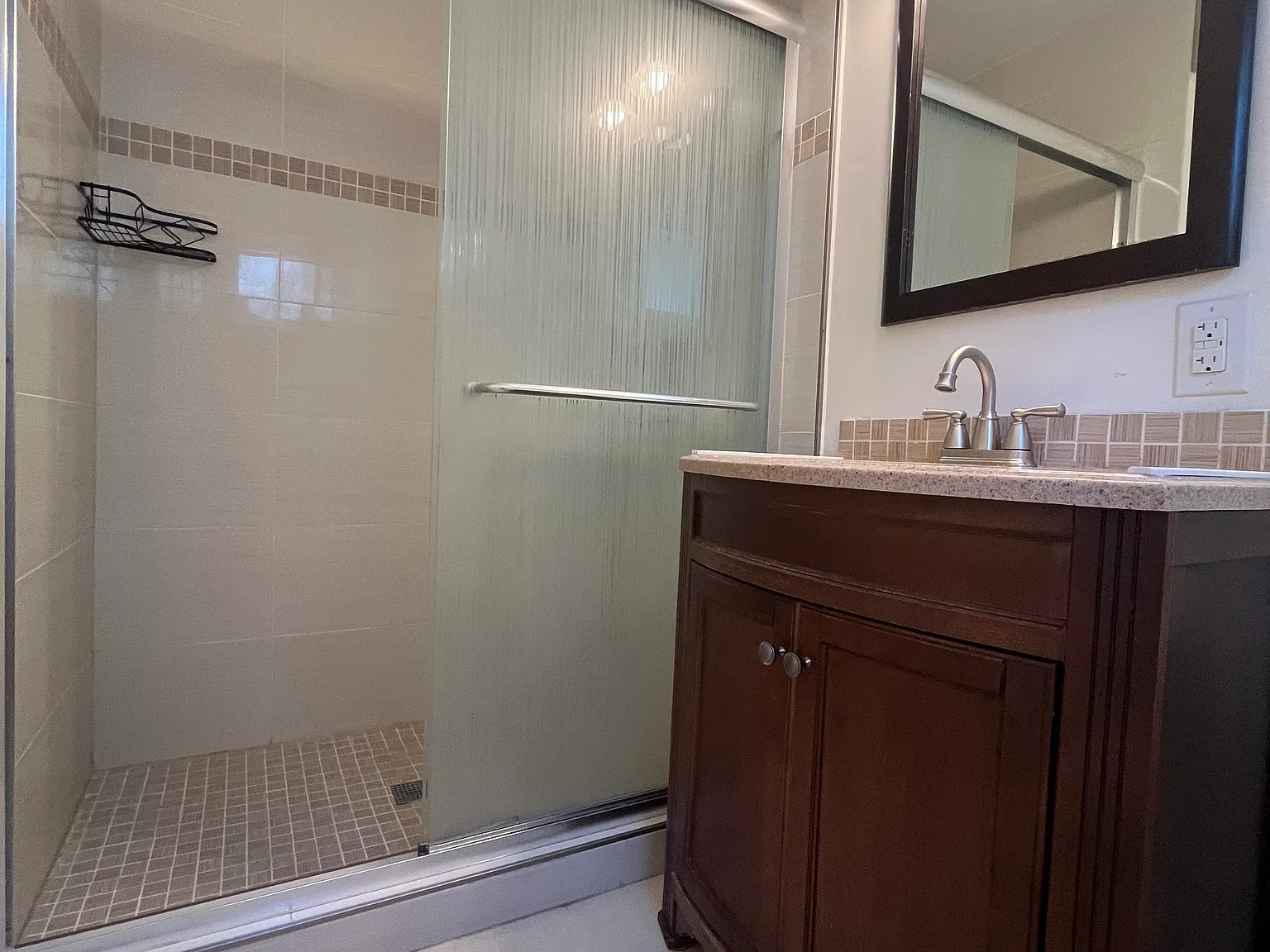 4 bed, 1574 sqft, $4,650 — Photo 4