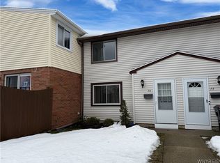 72 Parkview Ct, Lancaster, NY 14086