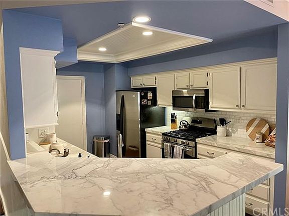 2nd image of 83 Breakers Ln