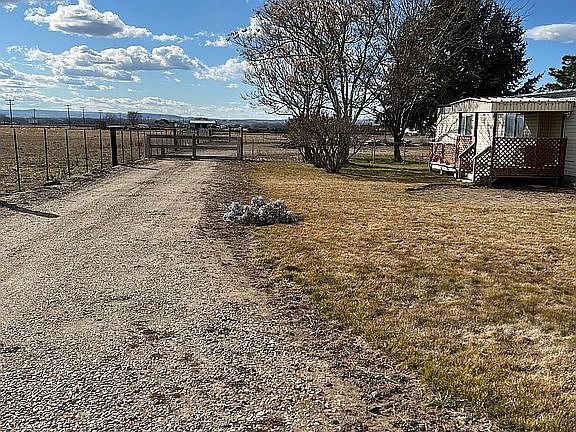 Road to back of property 