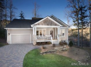 68 Gossamer Ct, Hendersonville, NC 28739