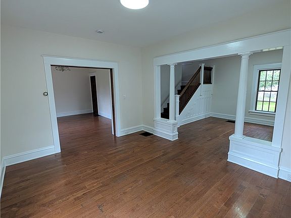3rd image of 125 Center St