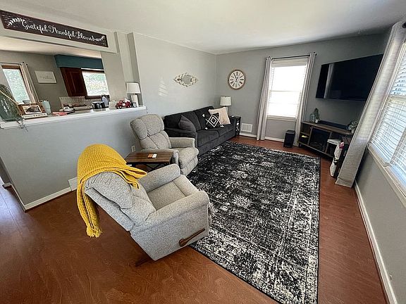 4th image of 1106 Hildreth St