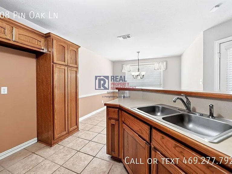 308 Pin Oak Ln — Photo 14