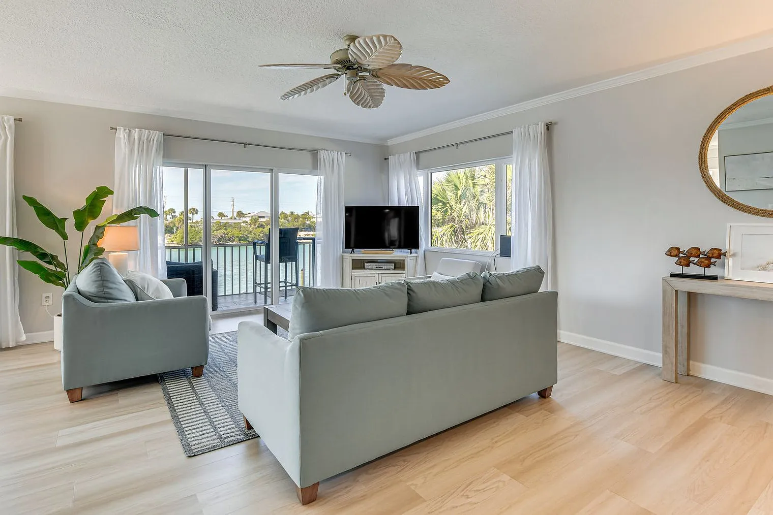 2 bed, 2.0 bath, 1194 sqft, $6,031 — Photo 4