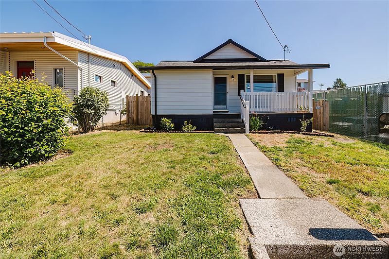 3rd image of 1112 Perry Avenue