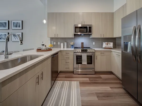 Oversea At Flagler Banyan Square