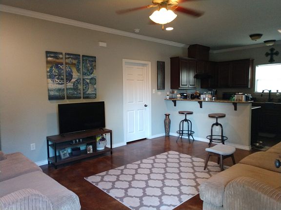2nd image of 910B McAshan St