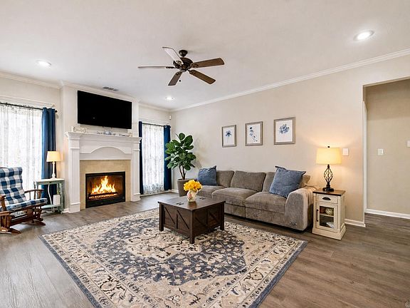 3rd image of 222 Pleasant Holly Dr