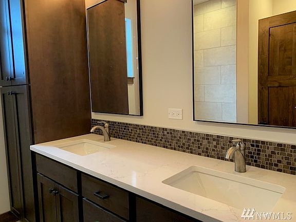 5th image of 430 Landers Ln