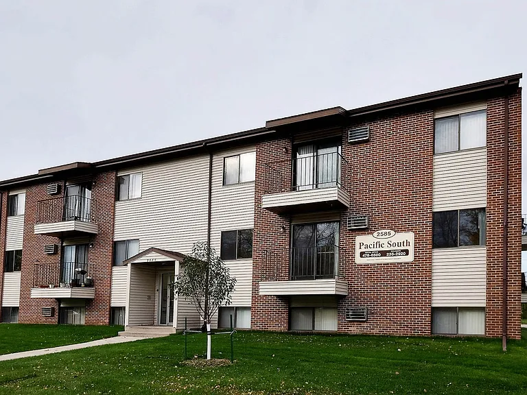 Fargo, ND Pacific South Apartments | Exterior