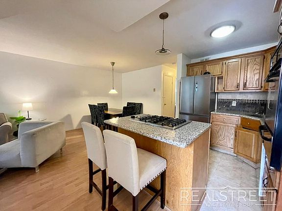 5th image of 189 Saratoga Ave #2