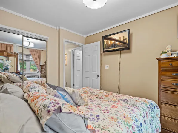 7941 Sea View Avenue image 12 of 18