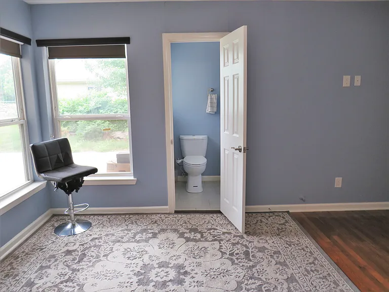 1026 Thomas St — Photo 13