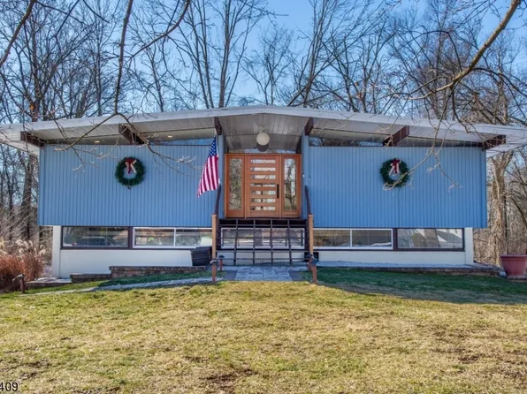 43 Brentwood Dr, East Hanover Twp., NJ 07936