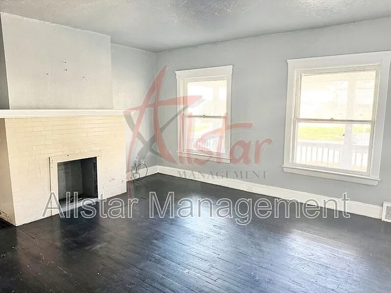 1374 E 94th St — Photo 20