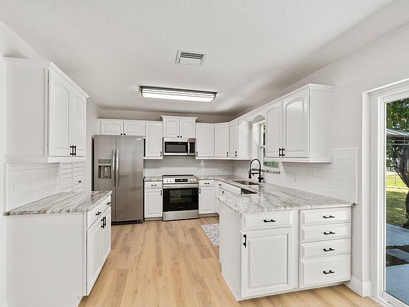 4th image of 2164 NE 15th Drive