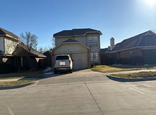 909 Boxwood Dr, Lewisville, TX 75067