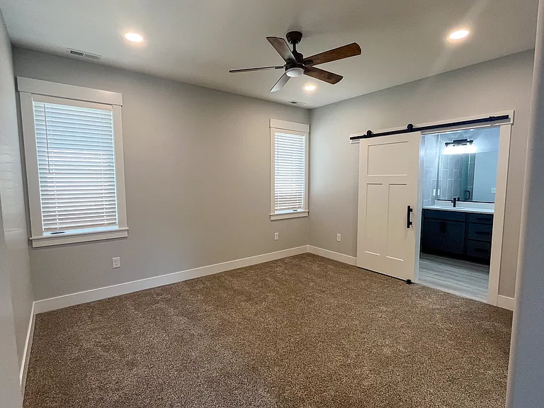 1204 W Dairy Farm Ln — Photo 29