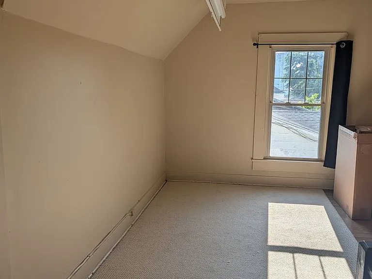 206 E Main St — Photo 22