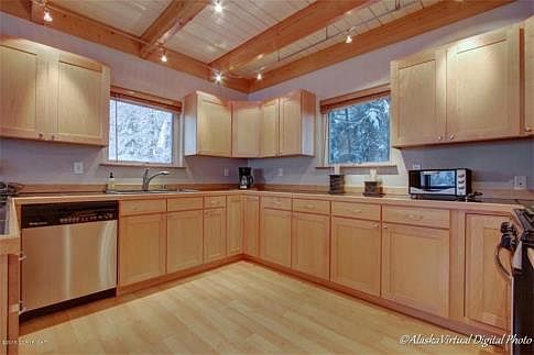 3rd image of 2940 Alyeska Hwy