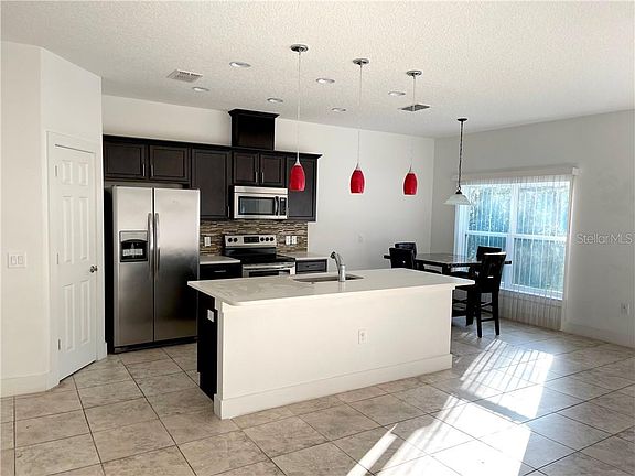 2nd image of 930 Gila Pl