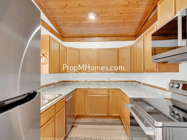 115 W Clarendon St, Gladstone, OR 97027