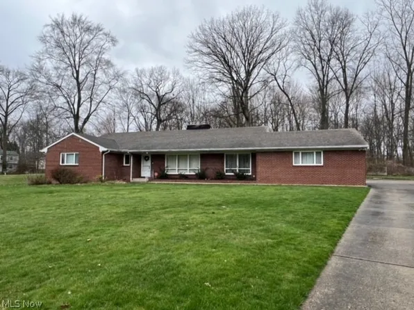 2781 Hoffman Cir NE, Warren, OH 44483