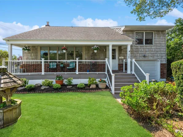 125 Deauville Boulevard, Copiague, NY 11726
