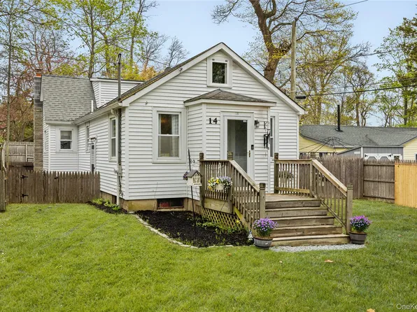 14 7th Street, Wading River, NY 11792