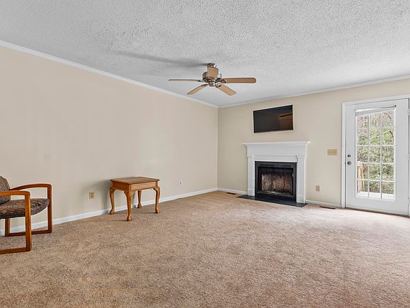 5th image of 80 N Lake Pointe Dr