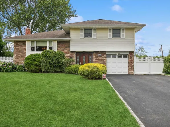 7 Dartmouth Drive, Smithtown, NY 11787
