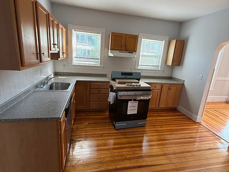 Willow Ave — Photo 14