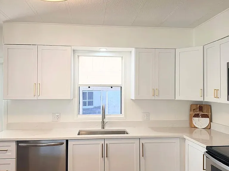 482 Outer Dr — Photo 4