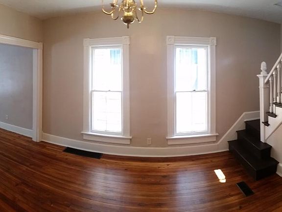 3rd image of 8 Garret St