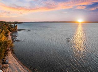 10191 Peninsula Dr, Traverse City, MI 49686