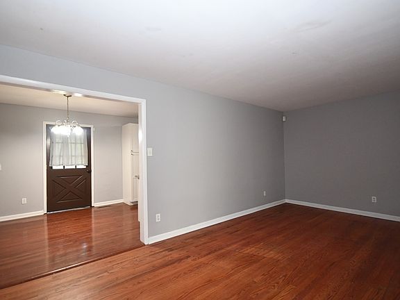 3rd image of 4213 Davis Ln