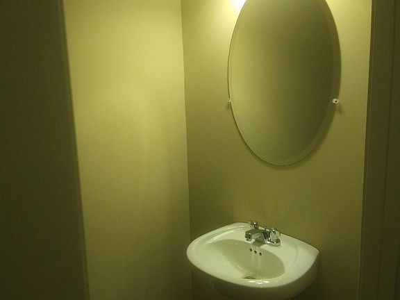 4th image of 228 Rankin Cir