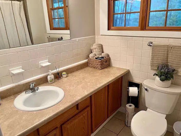 716 Albany Post Rd — Photo 10