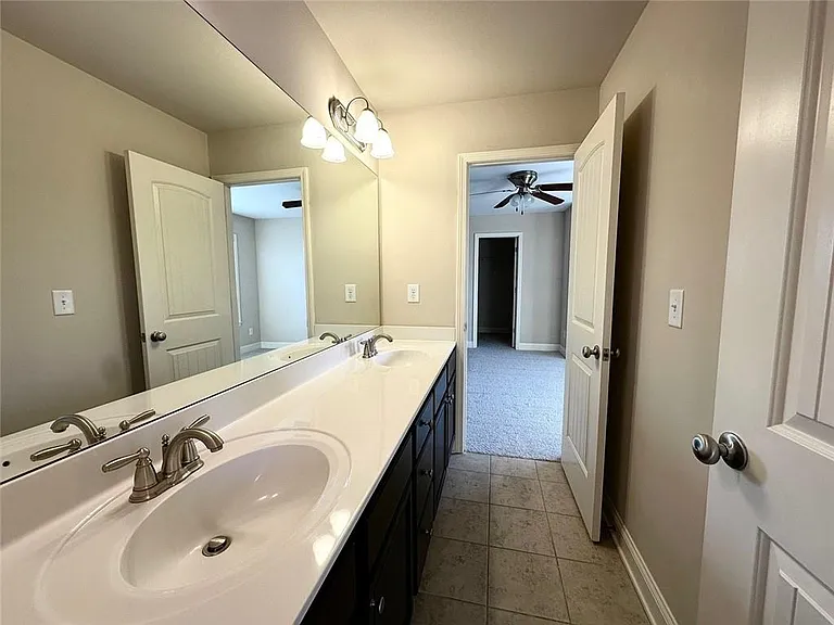 5605 Upper Creek Ct — Photo 20