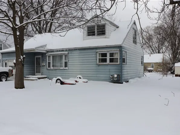 202 Crestwood Dr, North Syracuse, NY 13212